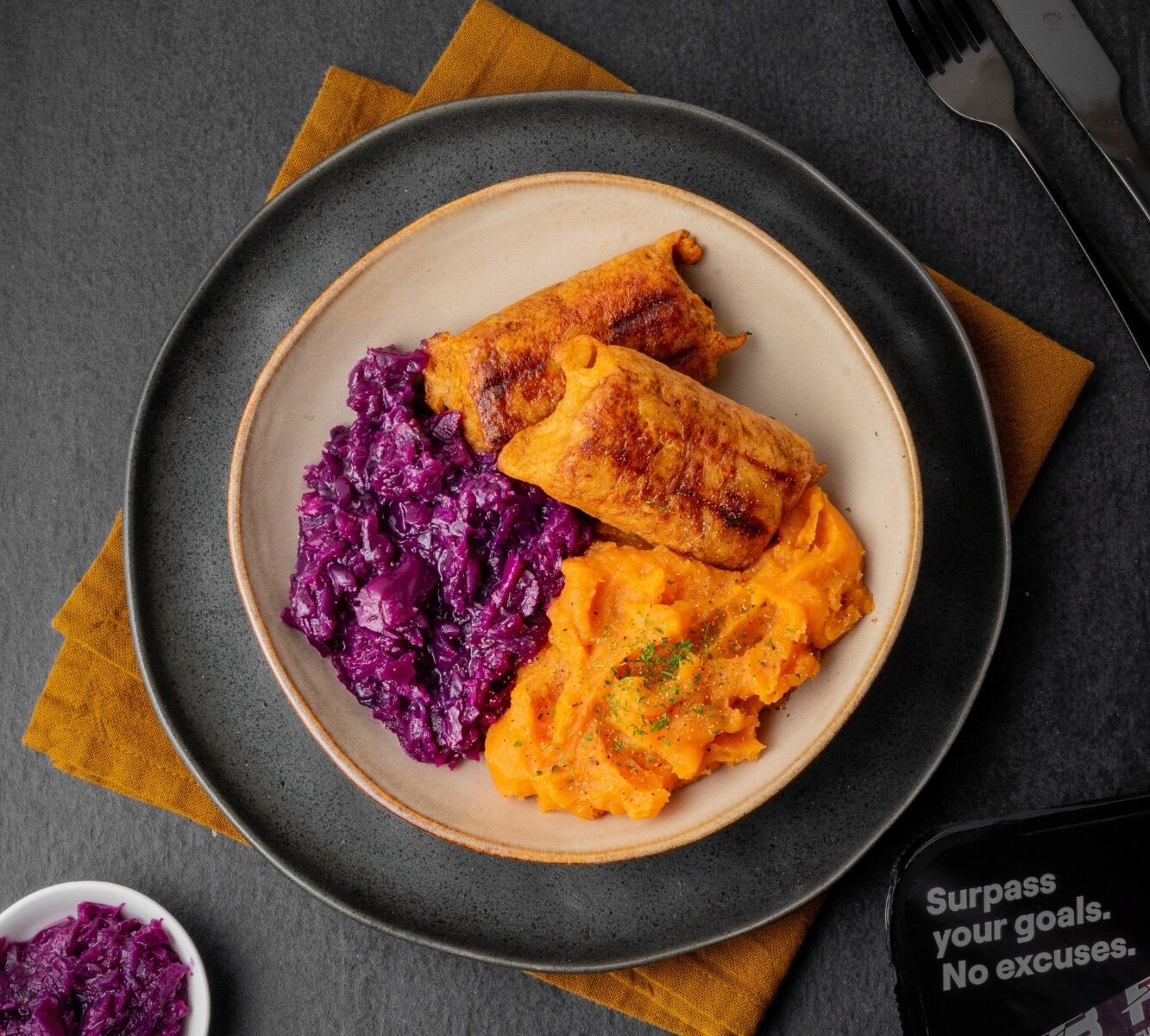 Süßkartoffelpüree - Hähnchen Hackfleisch Rolle - Apfelrotköhl (mit Gewürz) [BULK]