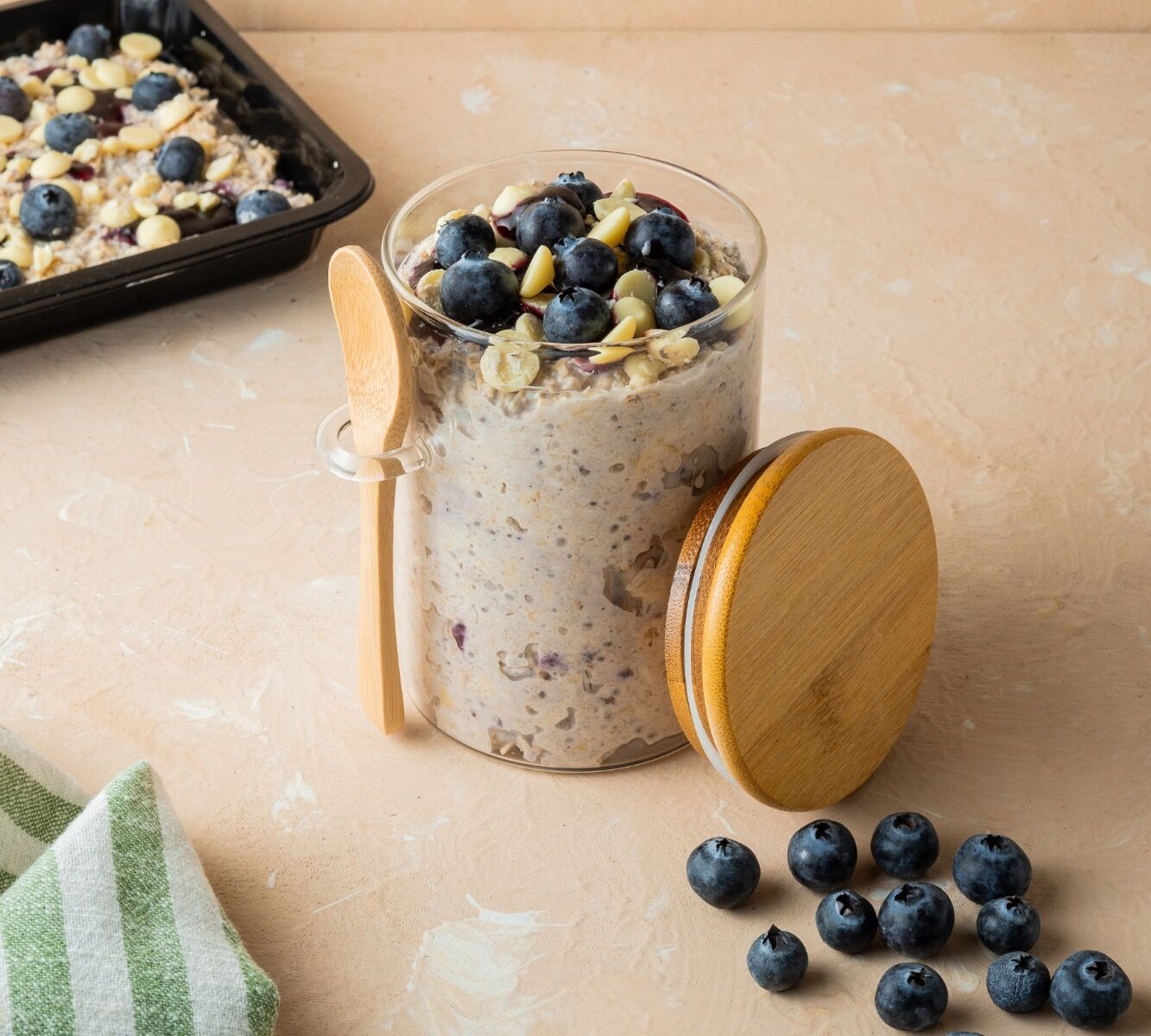 High Protein Overnight Oats - Blaubeere - Weiße Schokolade